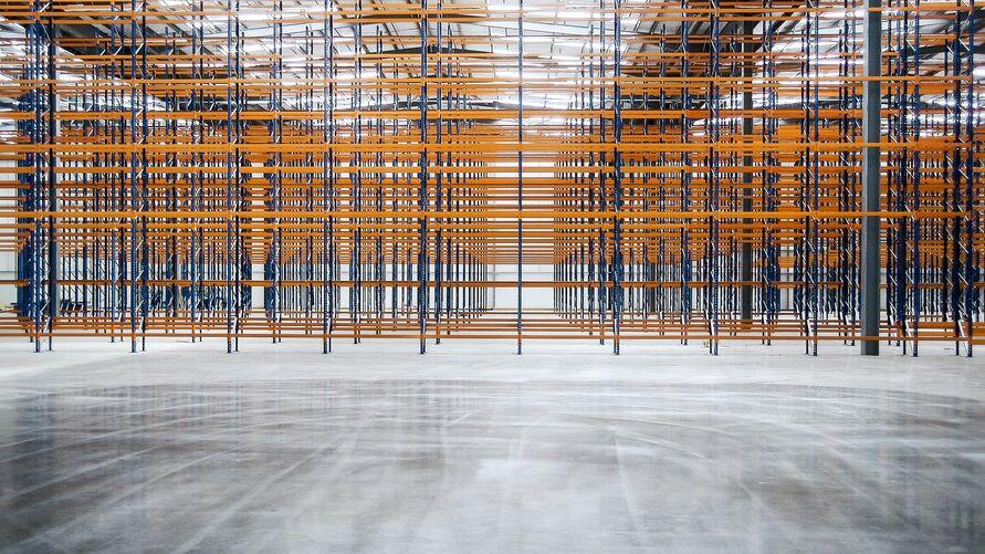 Amazon distribution centre jointless slab Jointless floor slab at Amazon distribution centre with steel fibre reinforced concrete.