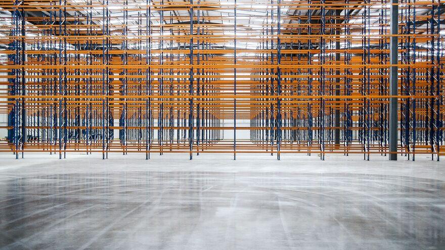 Amazon distribution centre jointless slab Jointless floor slab at Amazon distribution centre with steel fibre reinforced concrete.