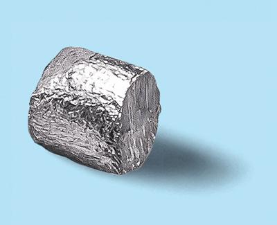 Blastex® ZN – zinc cut wire shot for corrosion-protective blasting Blastex® ZN zinc cut wire shot on a blue background.